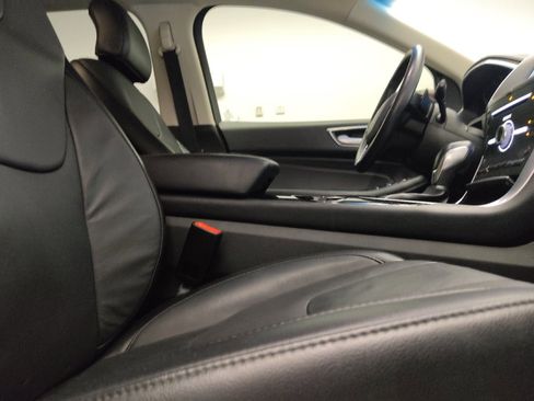 Used 2018 Ford Edge Titanium FWD image 21