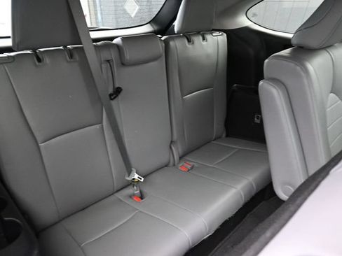 Used 2021 Toyota Highlander XLE FWD image 41