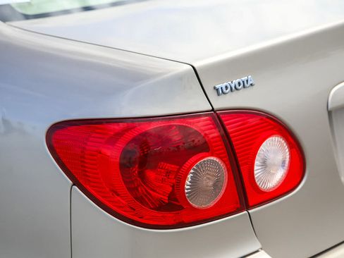 Used 2005 Toyota Corolla CE FWD image 9