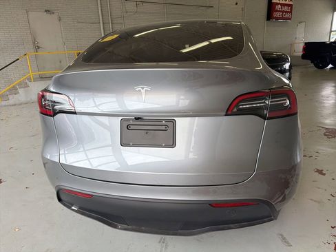 Used 2025 Tesla Model Y Long Range RWD image 7