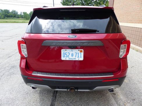 Used 2022 Ford Explorer XLT w/ Equipment Group 202A AWD/4WD image 8