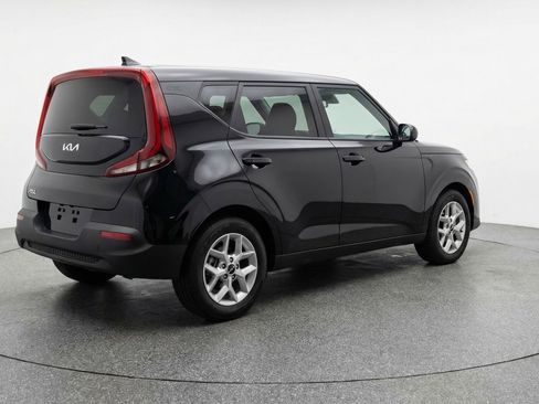Used 2025 Kia Soul LX w/ LX Technology Package FWD image 9