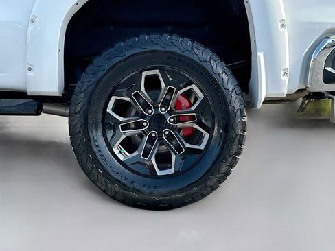 Used 2019 GMC Sierra 1500 SLT w/ SLT Premium Plus Package AWD/4WD image 32