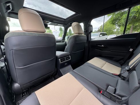 Used 2024 Lexus GX 550 AWD/4WD image 25