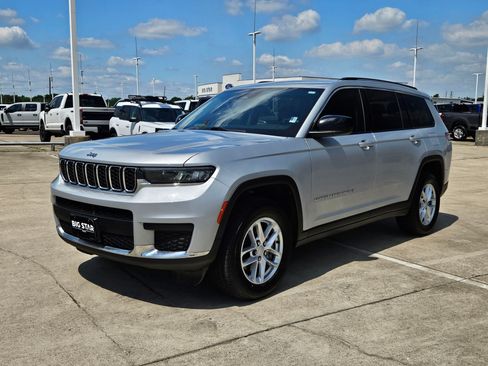 Used 2022 Jeep Grand Cherokee L Laredo w/ Luxury Tech Group I AWD/4WD image 8