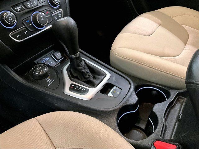 Used 2016 Jeep Cherokee Sport w/ Cold Weather Group AWD/4WD image 16
