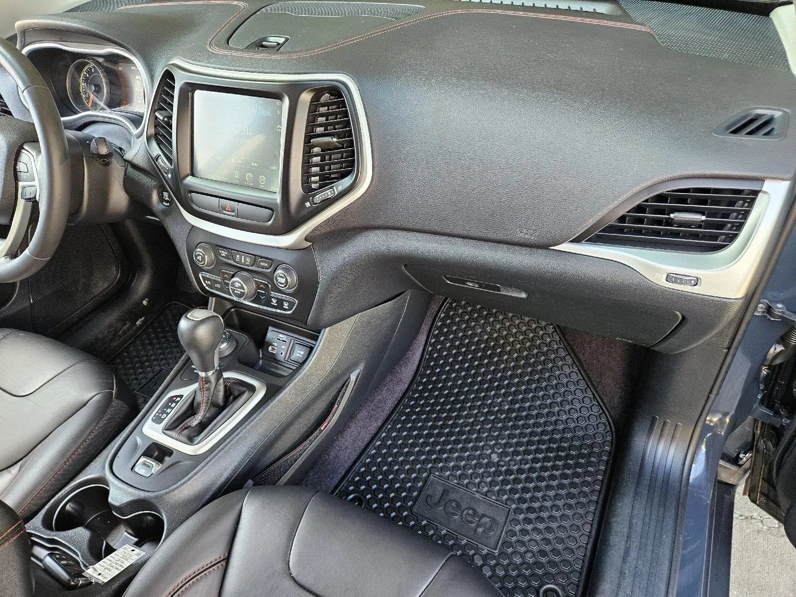 Used 2016 Jeep Cherokee Trailhawk w/ Comfort/Convenience Group AWD/4WD image 16