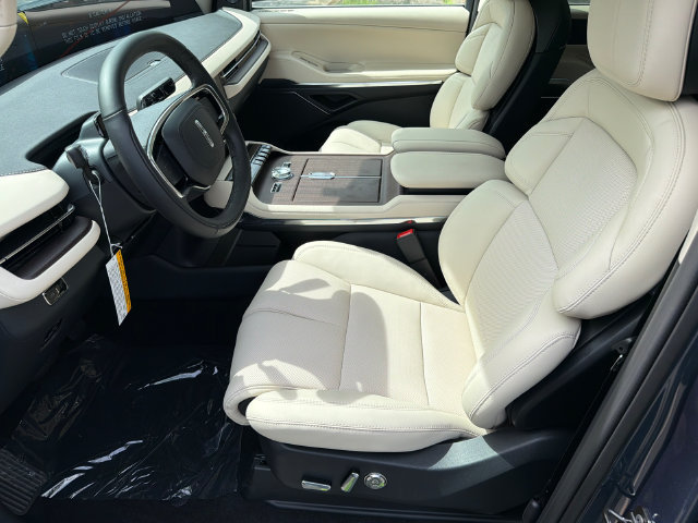 New 2027 Lincoln Navigator Premiere AWD/4WD image 11