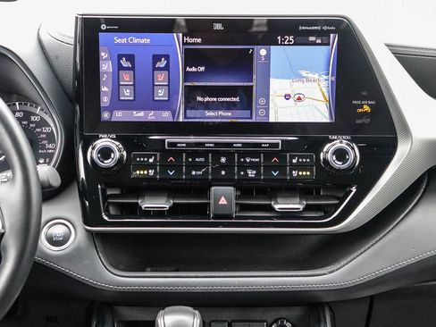 Used 2021 Toyota Highlander Platinum image 14