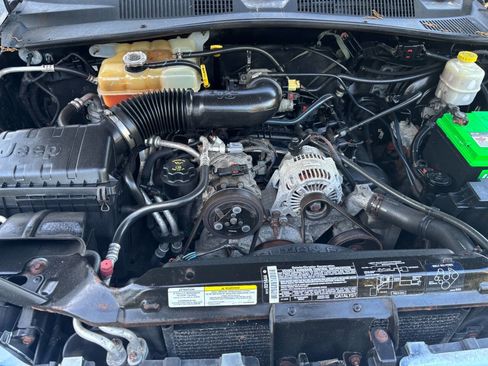 Used 2005 Jeep Liberty Limited AWD/4WD image 11