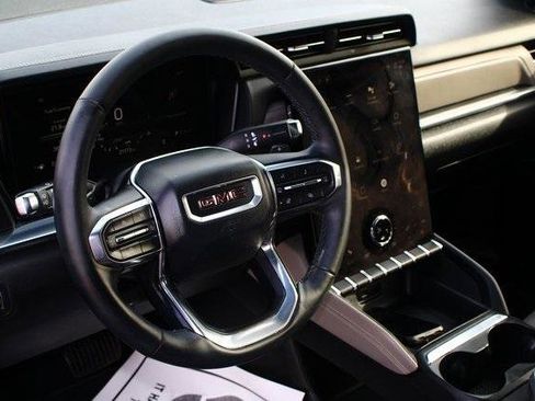 Used 2026 GMC Terrain Elevation w/ Elevation Premium Package image 3