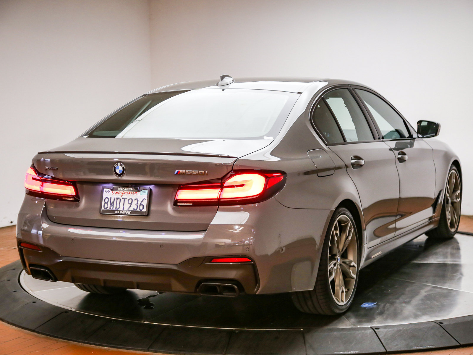 Used 2021 BMW M550i xDrive w/ Executive Package AWD/4WD image 7