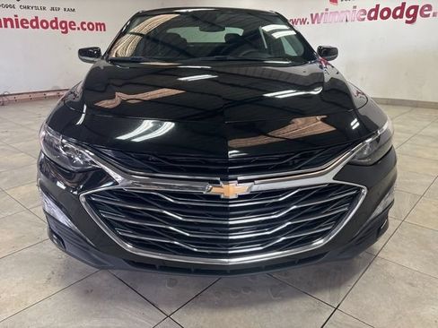 Used 2025 Chevrolet Malibu LT FWD image 2