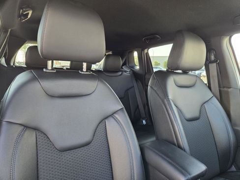 Used 2026 Jeep Compass Latitude image 33