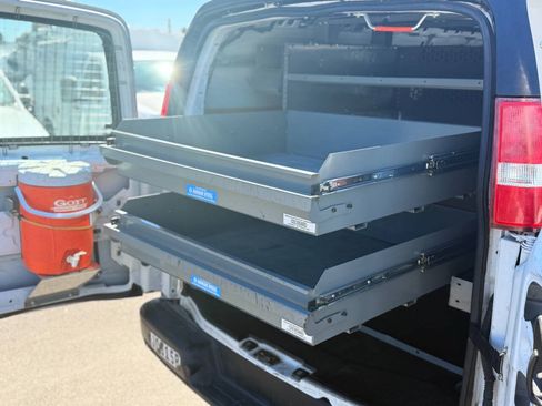 Used 2017 Chevrolet Express 2500 RWD image 21