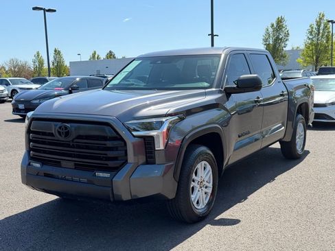 Used 2025 Toyota Tundra SR5 AWD/4WD image 4