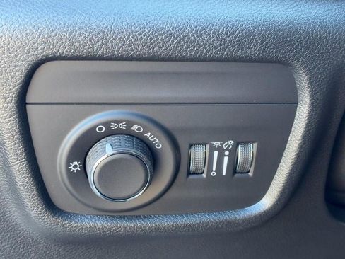 New 2025 Jeep Grand Cherokee Altitude image 10