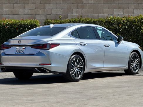 Used 2025 Lexus ES 350 w/ Premium Package FWD image 4