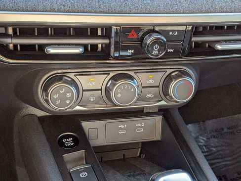Used 2025 Nissan Kicks SV FWD image 22