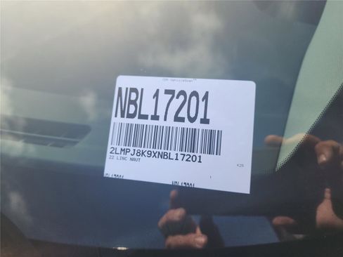 Used 2022 Lincoln Nautilus Reserve image 11