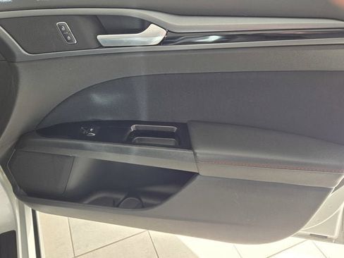 Used 2015 Ford Fusion SE w/ Equipment Group 201A image 3