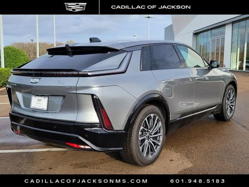 New 2024 Cadillac Lyriq Sport RWD image 18