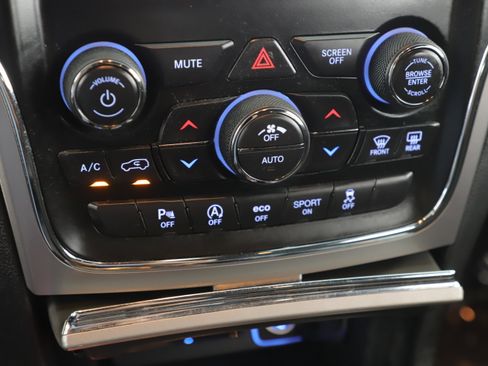 Used 2021 Jeep Grand Cherokee Laredo image 15