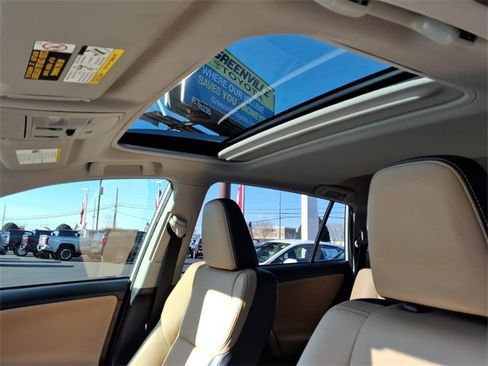 Used 2018 Toyota RAV4 Limited image 16