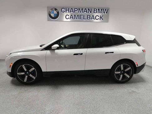 Used 2024 BMW iX xDrive50 w/ Premium Package AWD/4WD image 3