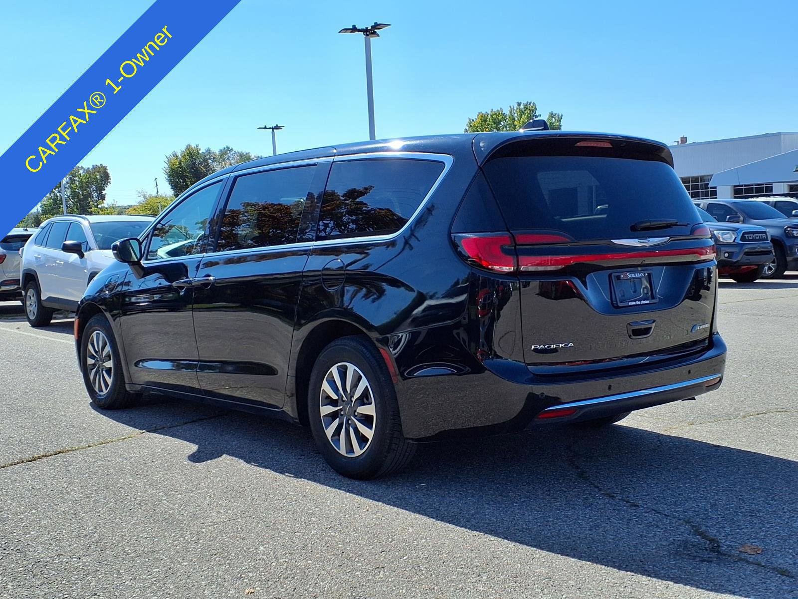 Used 2024 Chrysler Pacifica Limited FWD image 8