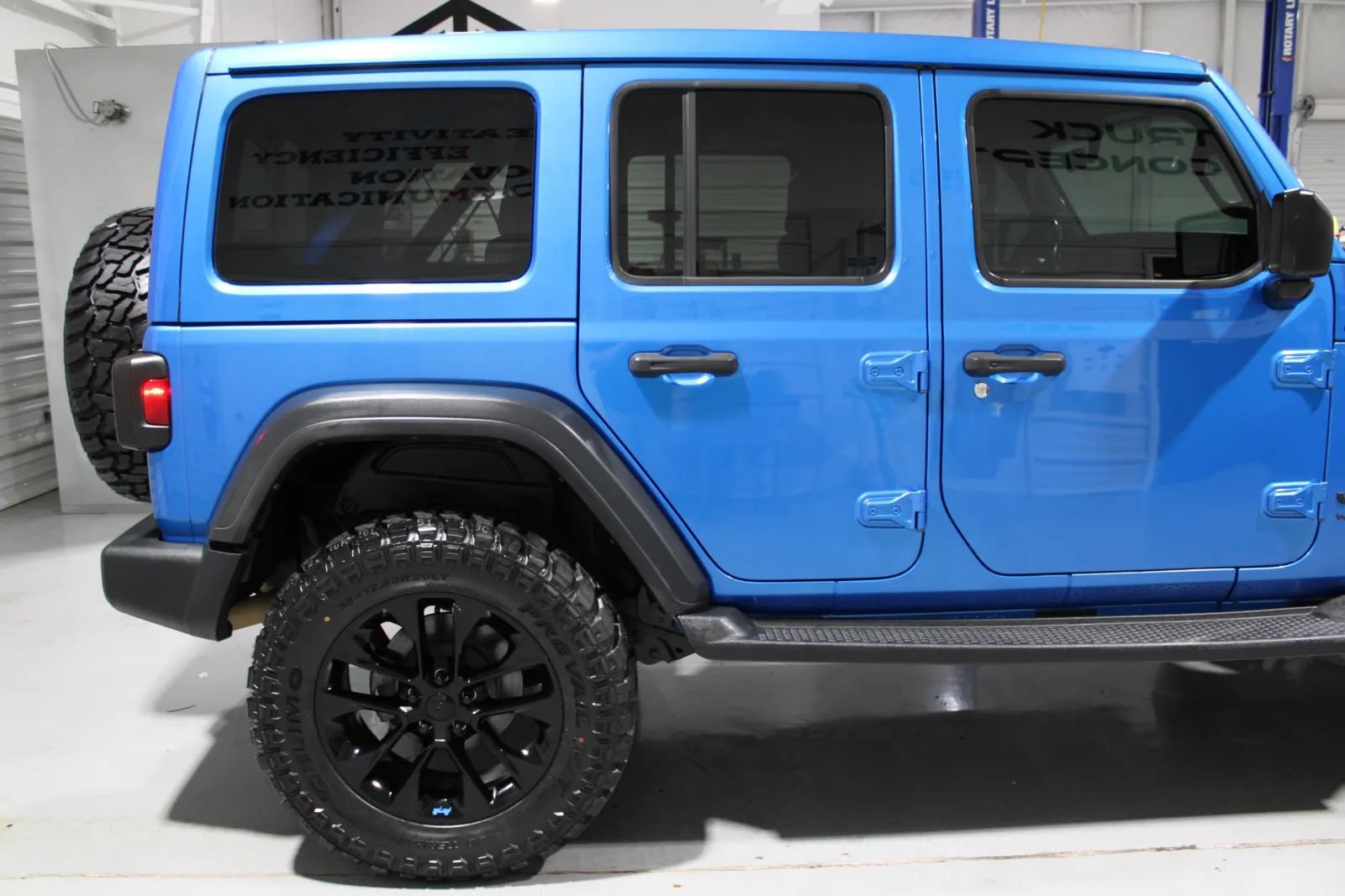 Used 2022 Jeep Wrangler Unlimited Sport AWD/4WD image 34