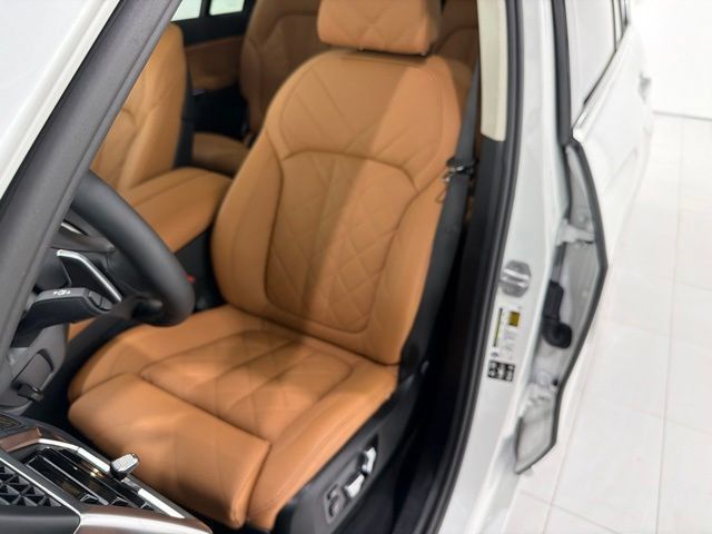Used 2026 BMW X7 xDrive40i AWD/4WD image 13