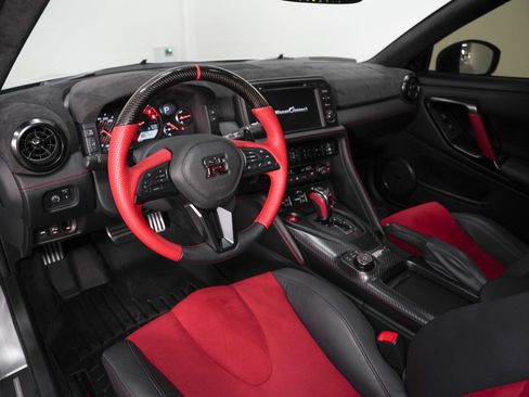 Used 2018 Nissan GT-R NISMO AWD/4WD image 11