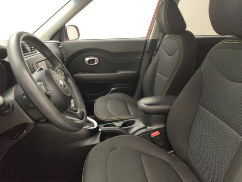 Used 2016 Kia Soul + image 17