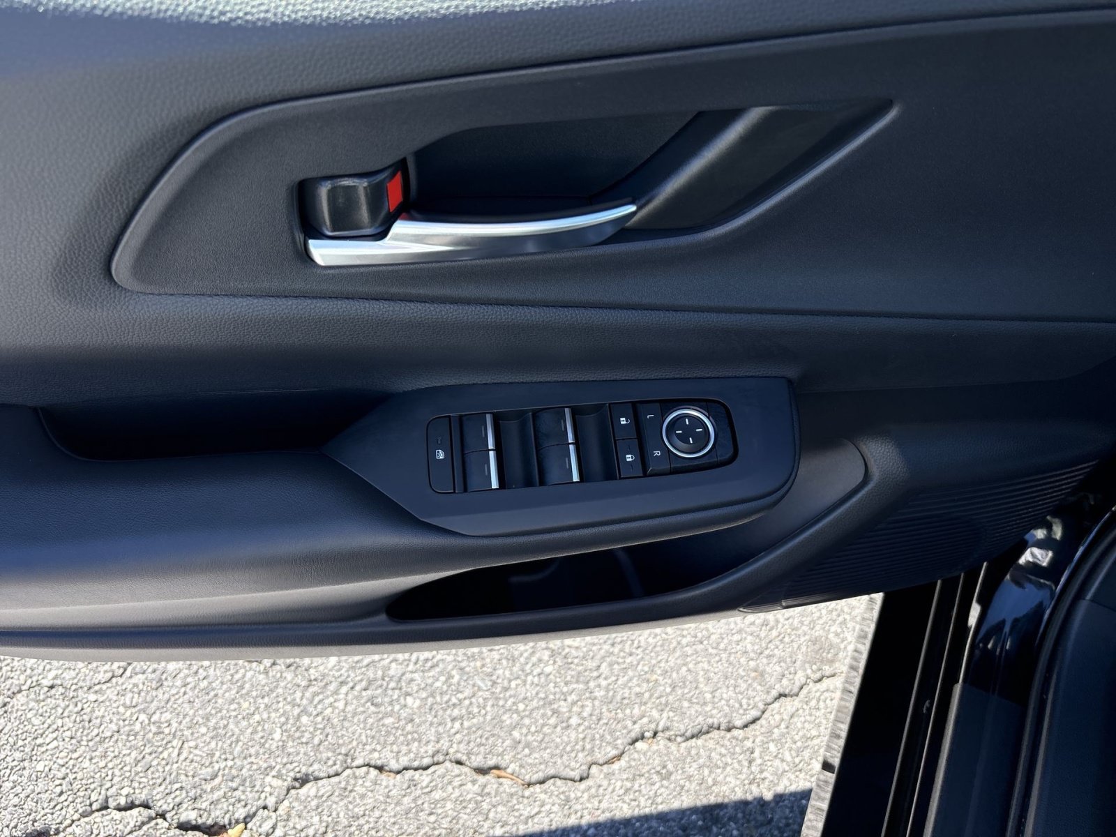 Used 2025 Toyota Prius AWD image 15