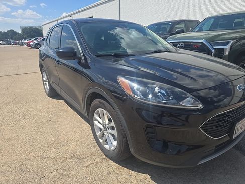 Used 2020 Ford Escape SE FWD image 2