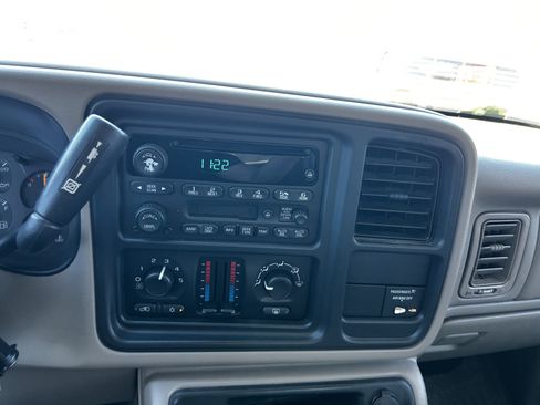 Used 2004 GMC Sierra 3500 SLE w/ Heavy-Duty Power Package AWD/4WD image 15