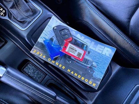 Used 2024 Jeep Wrangler High Altitude AWD/4WD image 31