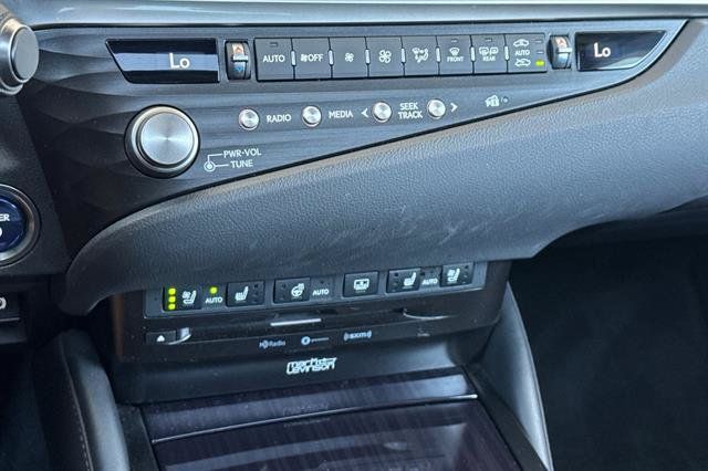 Used 2021 Lexus ES 300h w/ Accessory Package FWD image 22