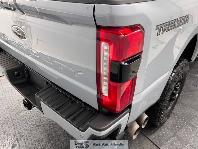 Used 2025 Ford F250 Lariat w/ Lariat Ultimate Package AWD/4WD image 13