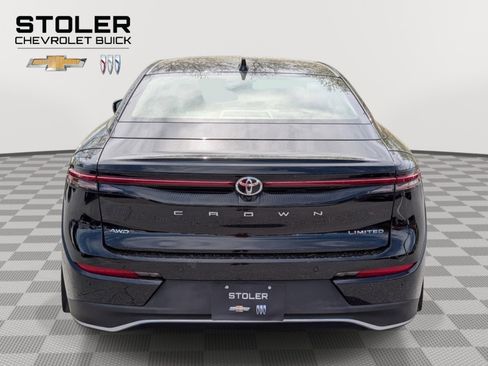 Used 2023 Toyota Crown Limited w/ Advanced Technology Package image 4