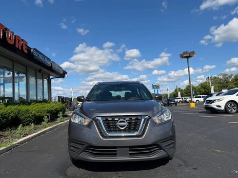 Used 2020 Nissan Kicks SV FWD image 2