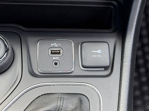 Used 2022 Jeep Cherokee Latitude w/ Sun & Sound Group AWD/4WD image 14