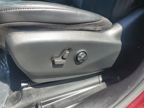 Used 2021 Chrysler Pacifica Touring-L w/ Uconnect Theater Family Group AWD/4WD image 22