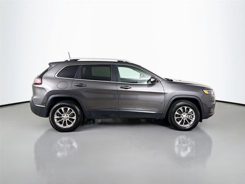 Used 2019 Jeep Cherokee Latitude Plus w/ Cold Weather Group AWD/4WD image 17