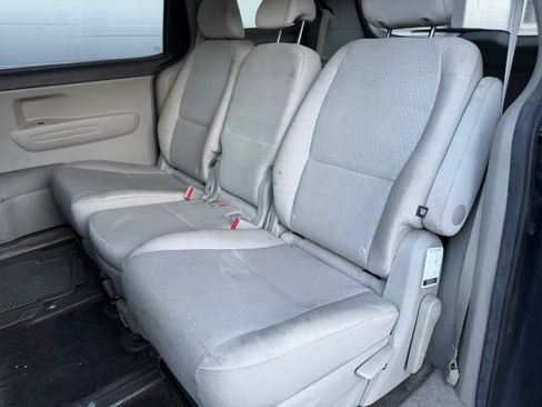 Used 2018 Kia Sedona LX FWD image 20