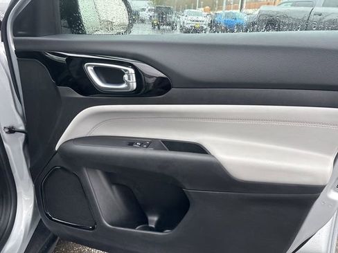 Used 2024 Jeep Compass Limited image 10