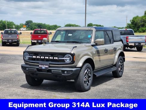 New 2026 Ford Bronco Outer Banks AWD/4WD image 3