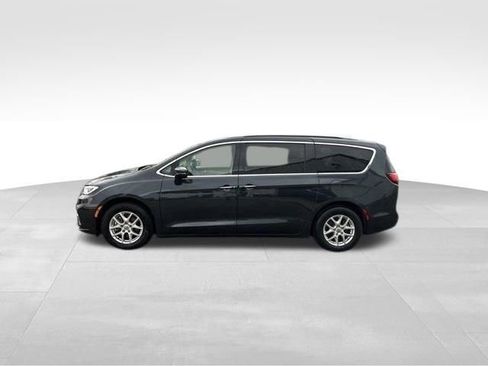 Used 2021 Chrysler Pacifica Touring-L FWD image 4