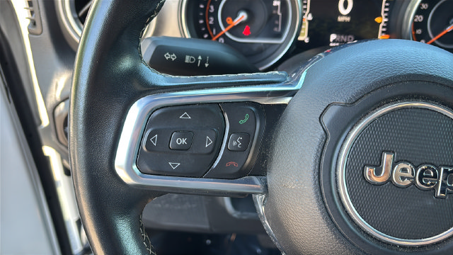Used 2020 Jeep Gladiator Overland w/ Safety Group AWD/4WD image 23